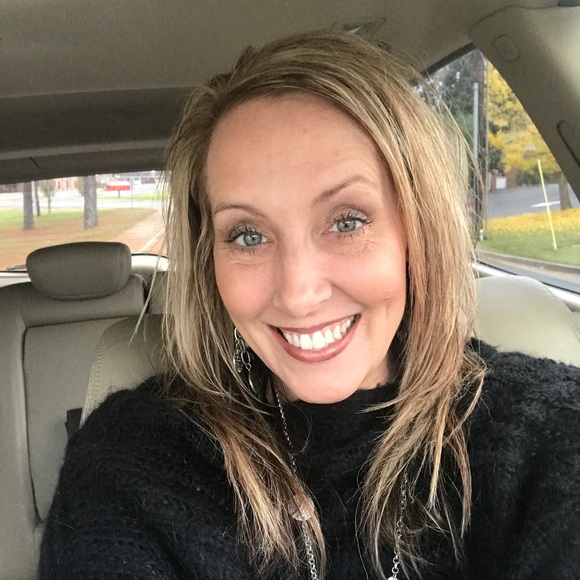 Meet your Posher, Cristal, added chemo hair!!! February 2025!!! - Picture 5 of 9